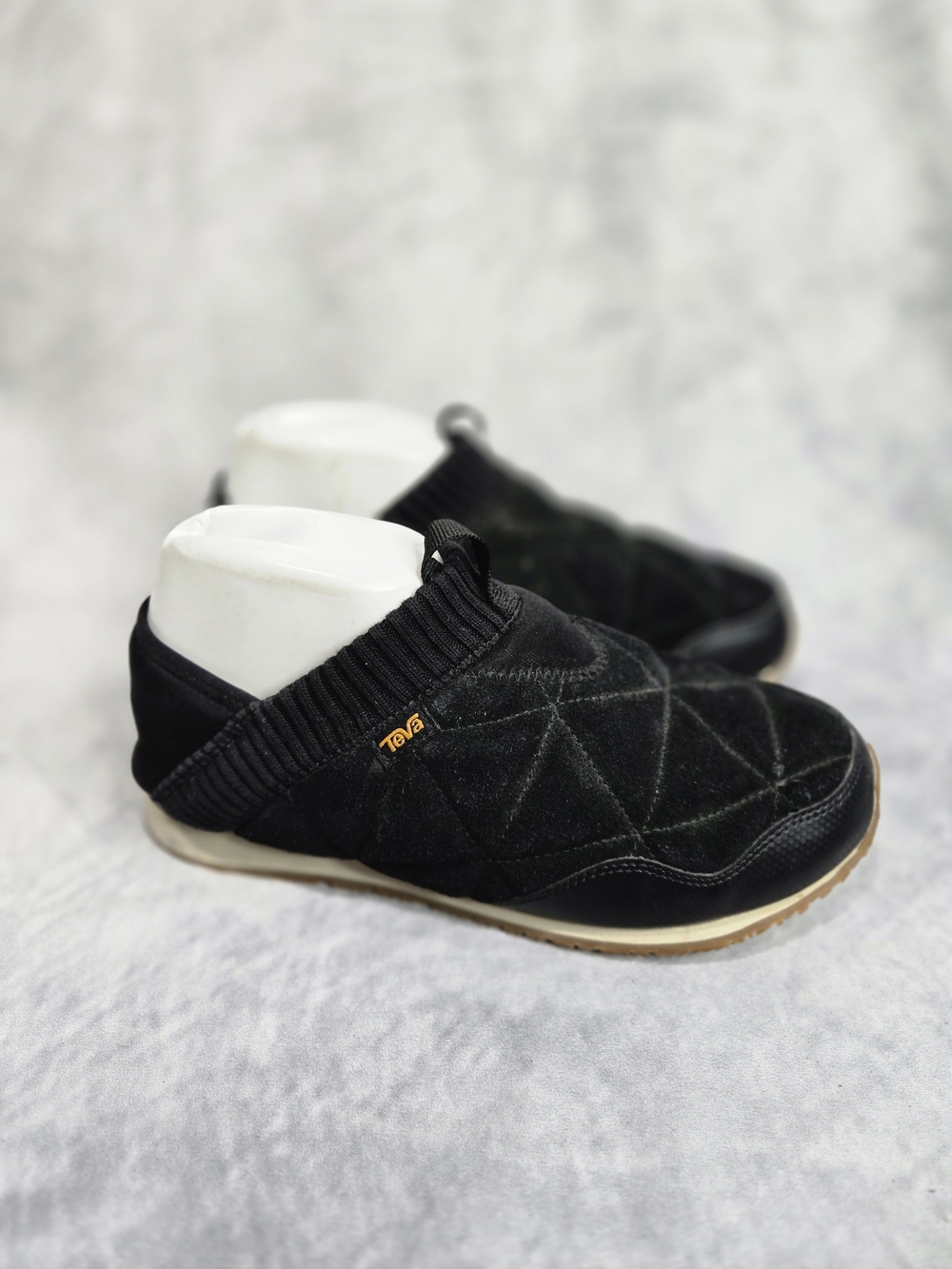 Teva Women's Ember Moc Shearling Slipper in black